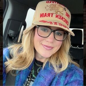 Meet your Posher, Caitlin